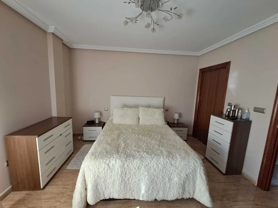 Vivienda de 210 m² con cuatro dormitorios en Totana
