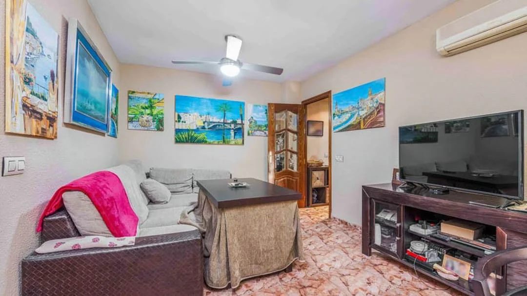 Ground-floor San Pablo flat, 3 bedrooms