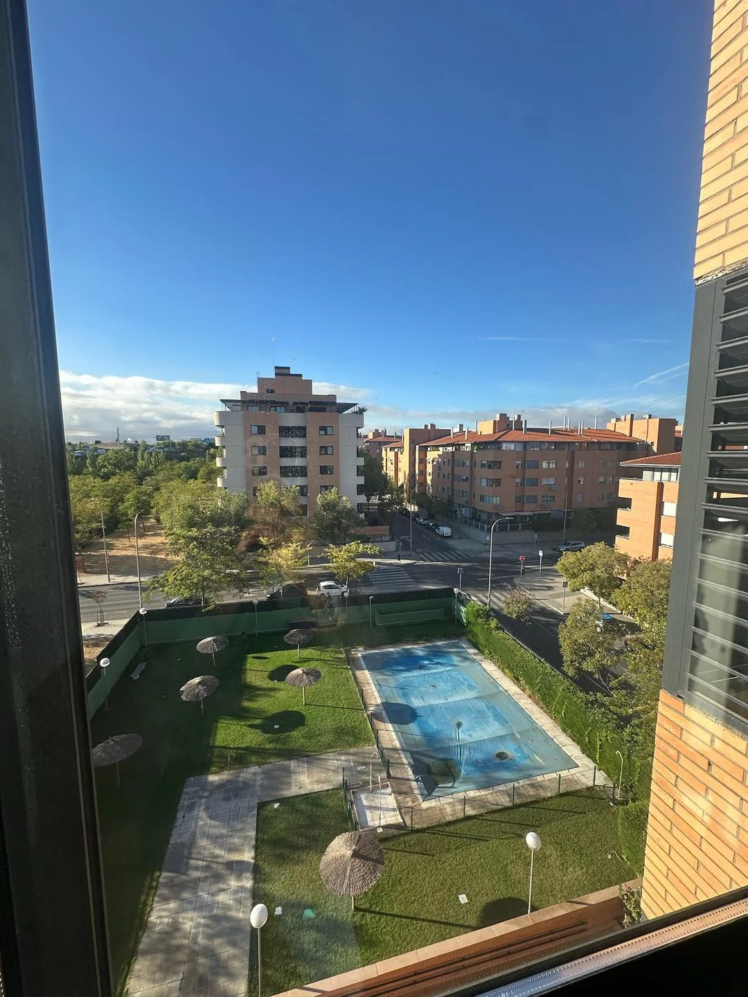 Tenanted Madrid flat with communal amenities