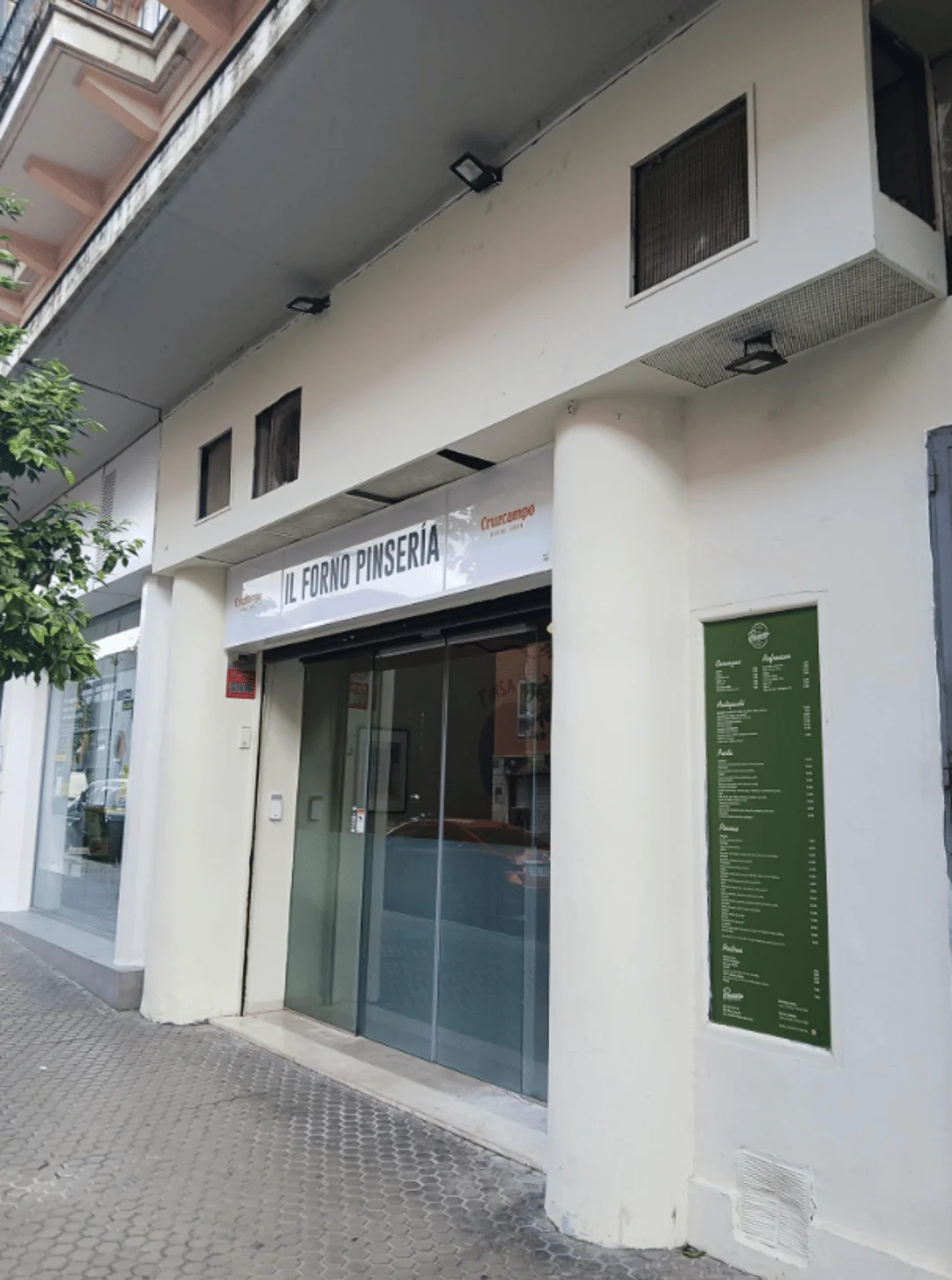 Street-front commercial unit, 127 m²