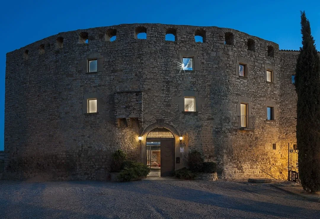 Castillo hotelero reformado con seis suites