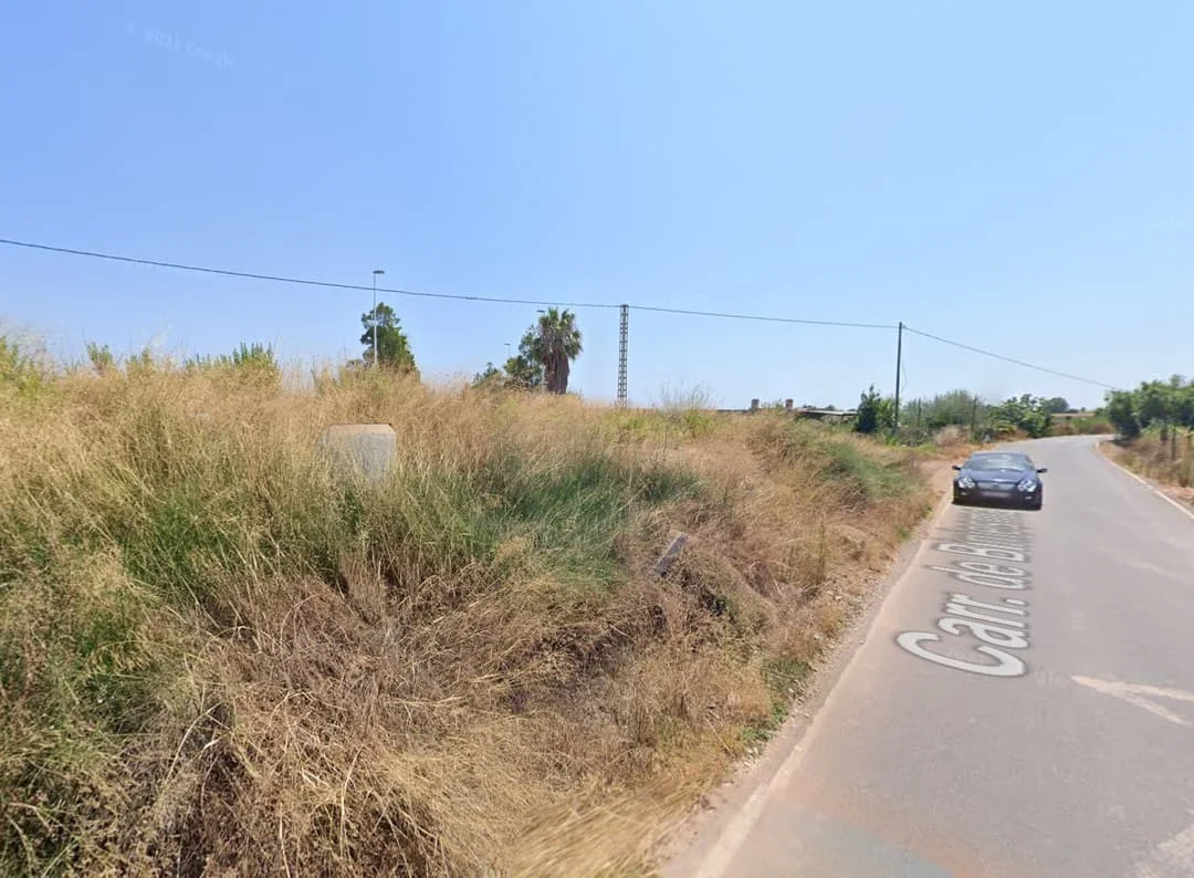 Developable Moncofa plot near beach