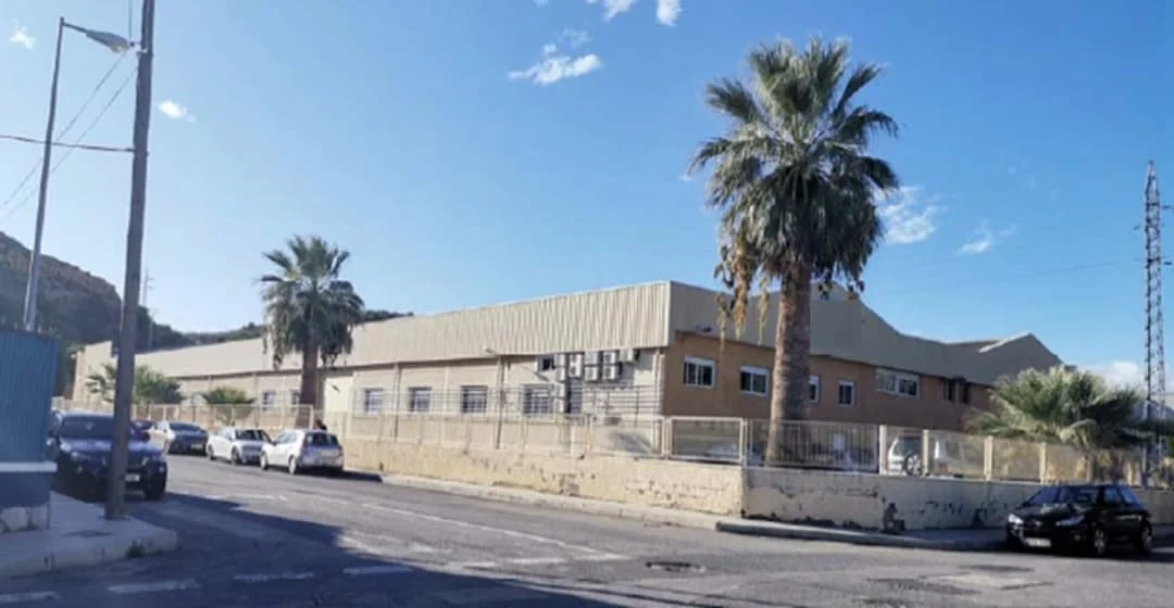 Nave industrial en Alicante, 4.537 m²