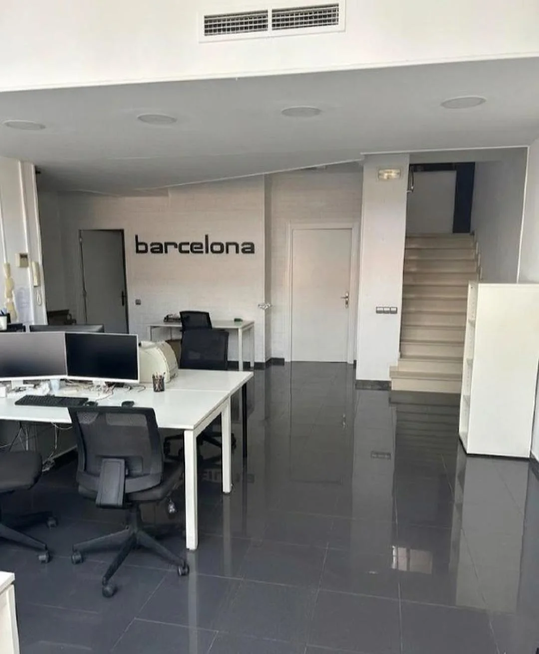 Local comercial céntrico en Barcelona, 201 m²