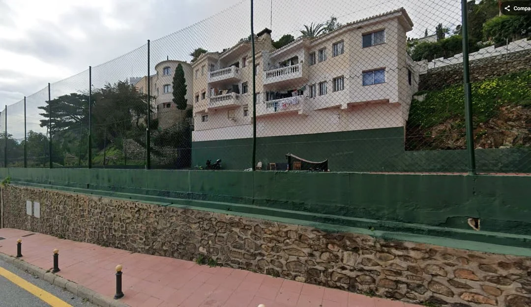 Edificio en primera línea con cuatro viviendas
