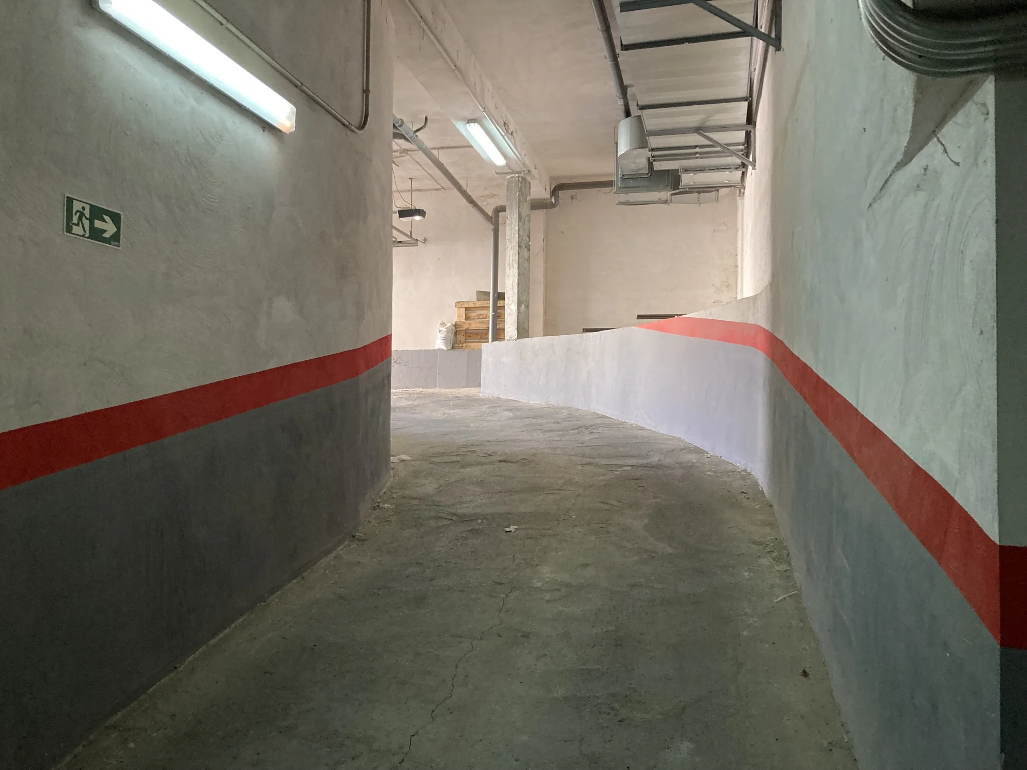 Three-bedroom flat with garage, Ejea