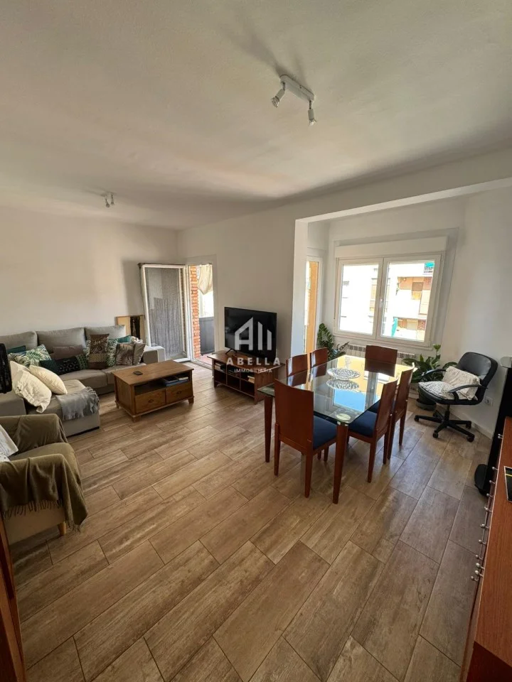 Renovated exterior flat near Plaça Europa