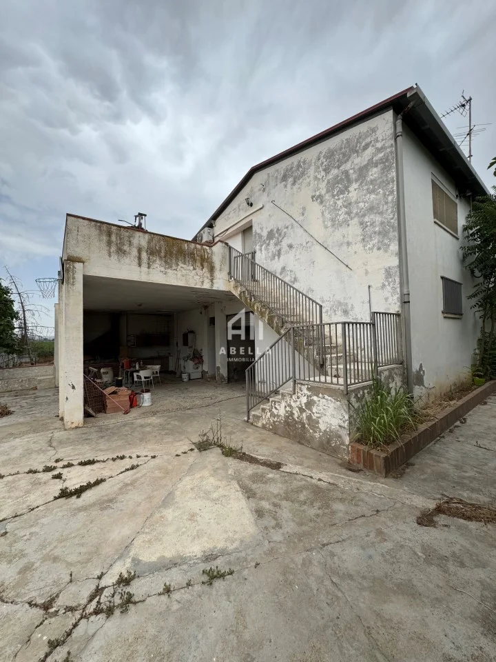 Casa para reformar en Lleida con piscina privada