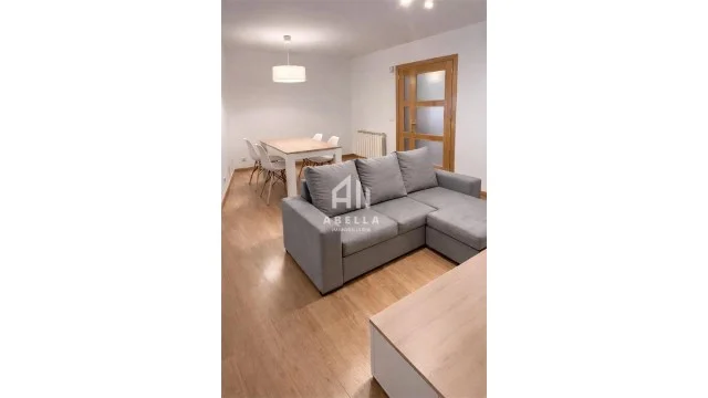 Piso alquilado de tres habitaciones en Mollerussa