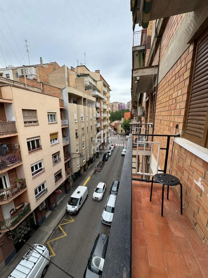 Piso reformado de cuatro habitaciones en Lleida