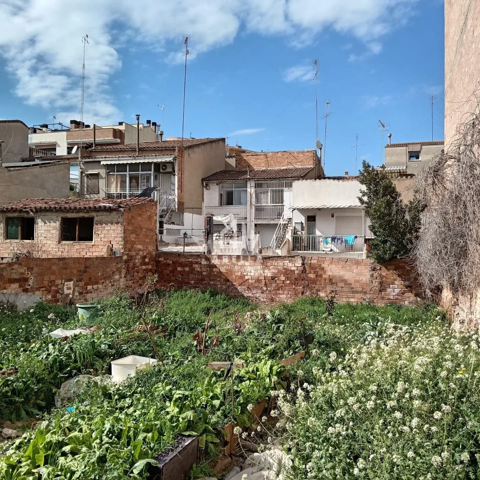 Urban plot in Balàfia, 126 m²