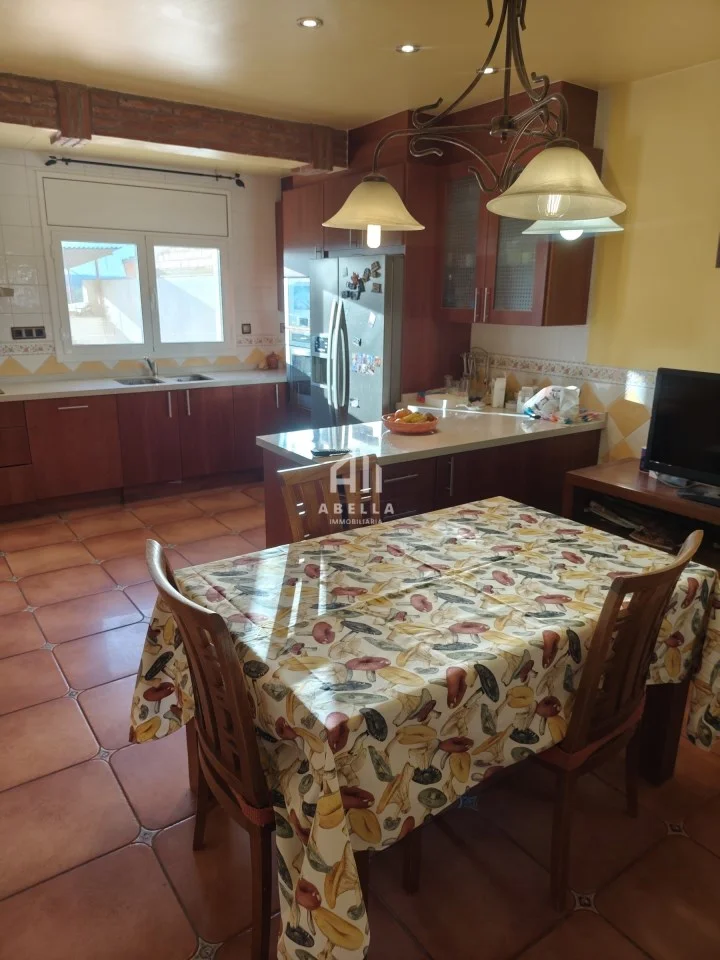 Casa con negocio en Albatàrrec, 8 habitaciones