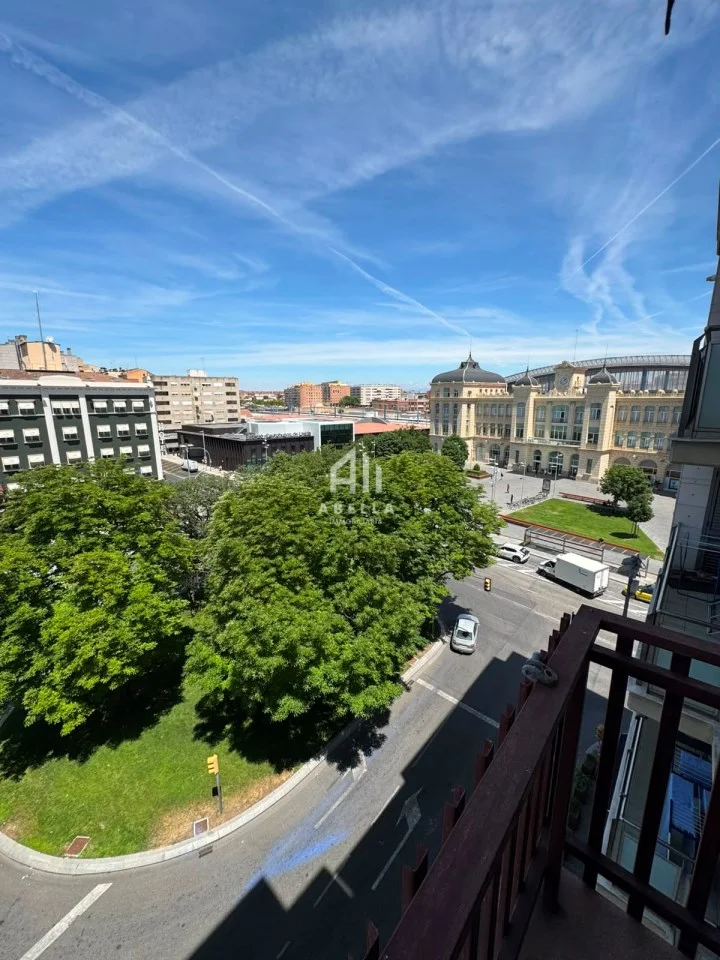 Piso amueblado junto a estación AVE