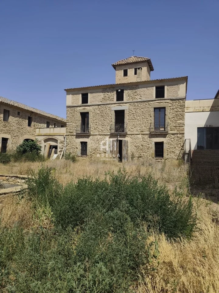 Masía de 2.100 m² en Sucs