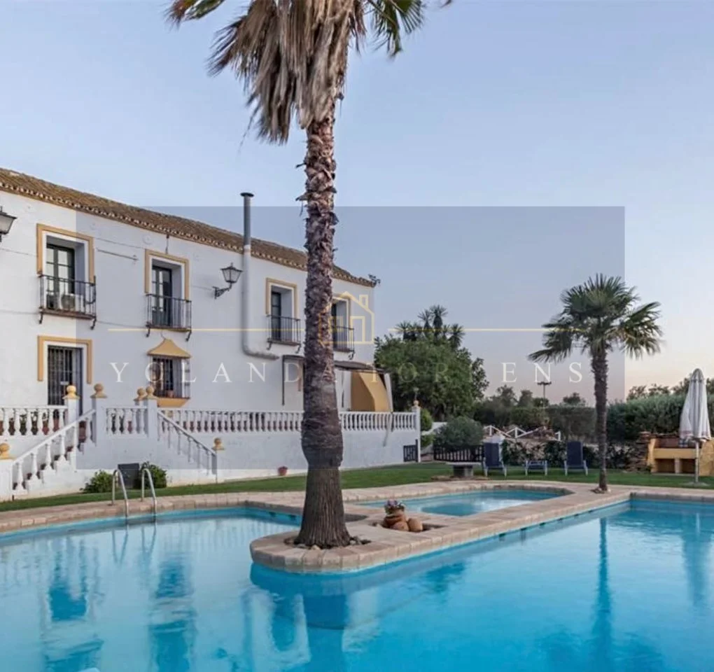 Andalusian estate with 13 bedrooms