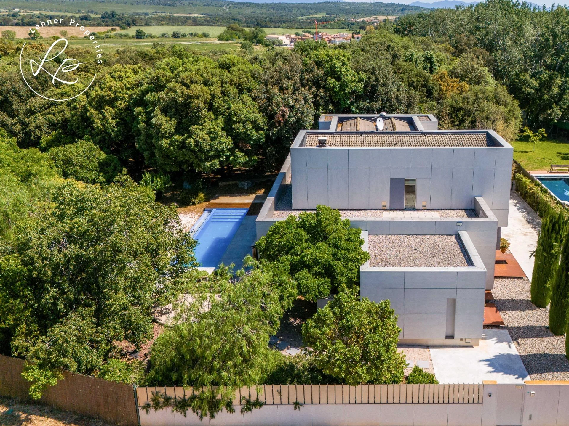 Casa con bosque privado y piscina