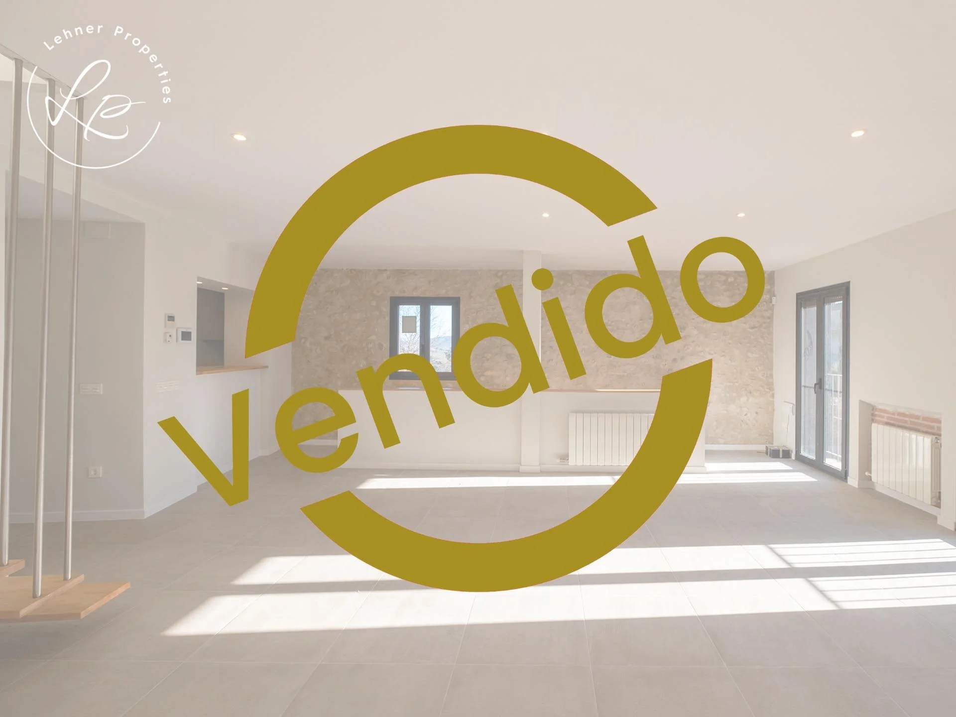 Renovated three-bedroom house near Figueres