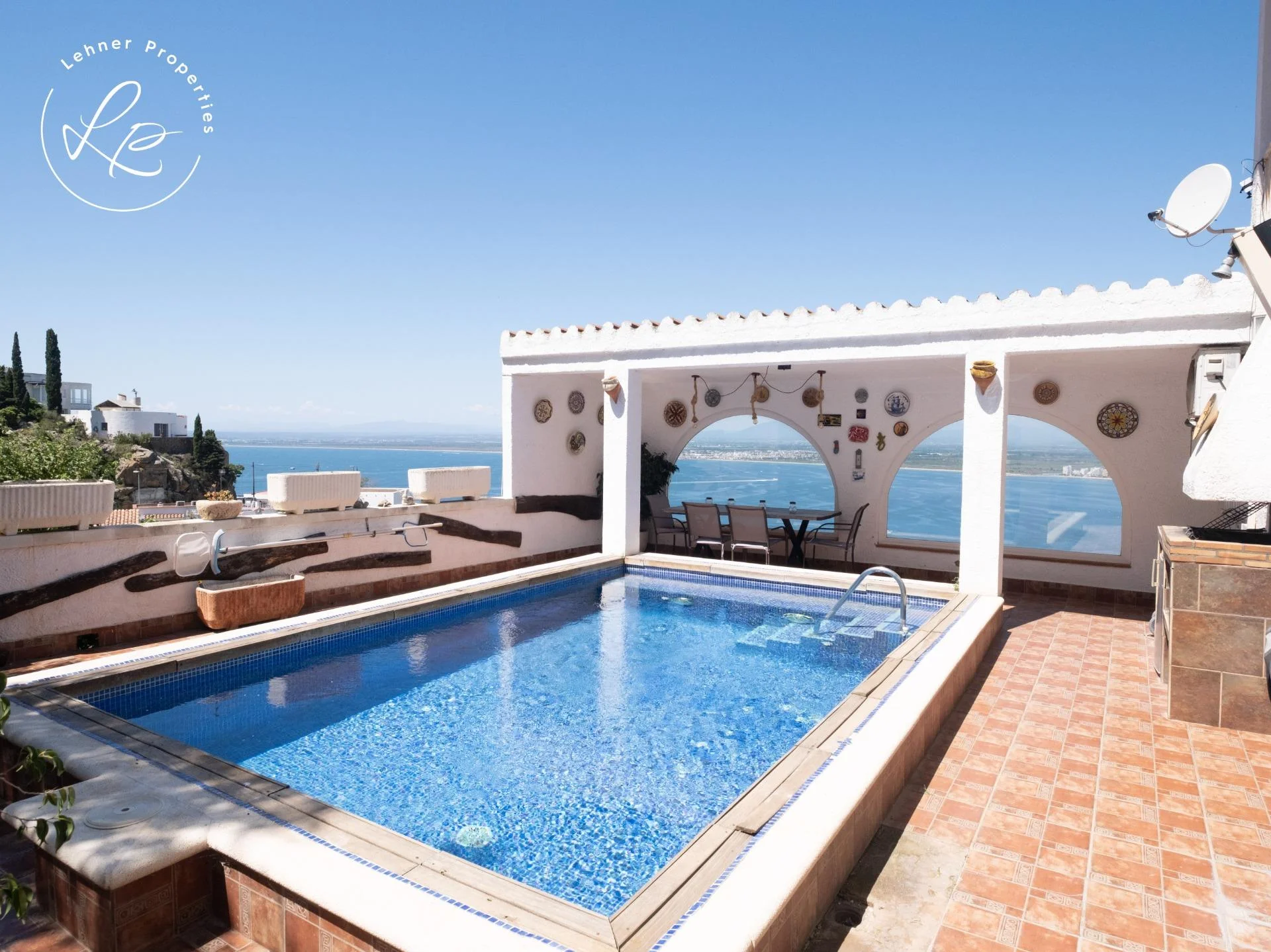 Refurbished Roses house with private pool
