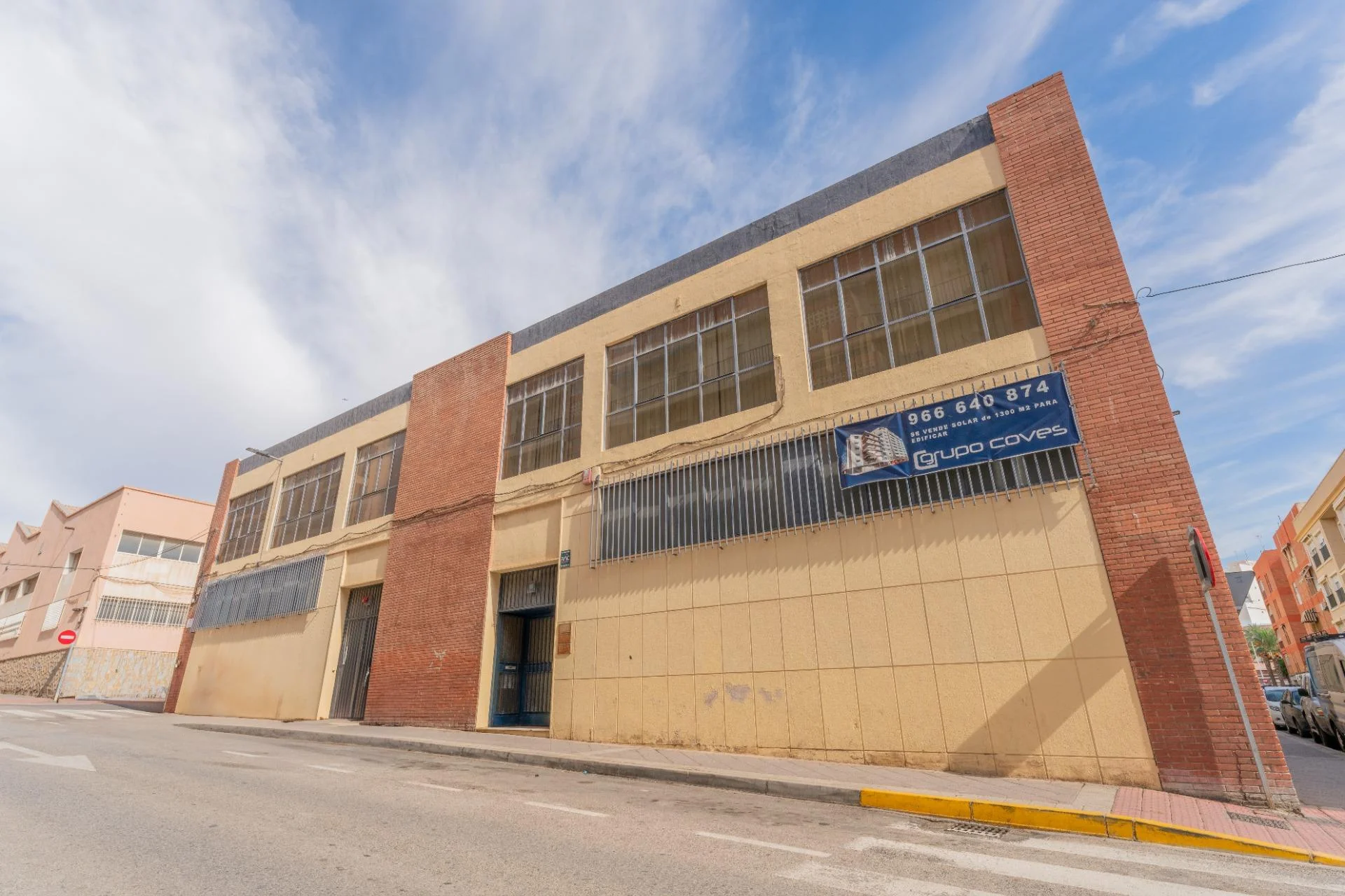 Large industrial unit with mezzanine