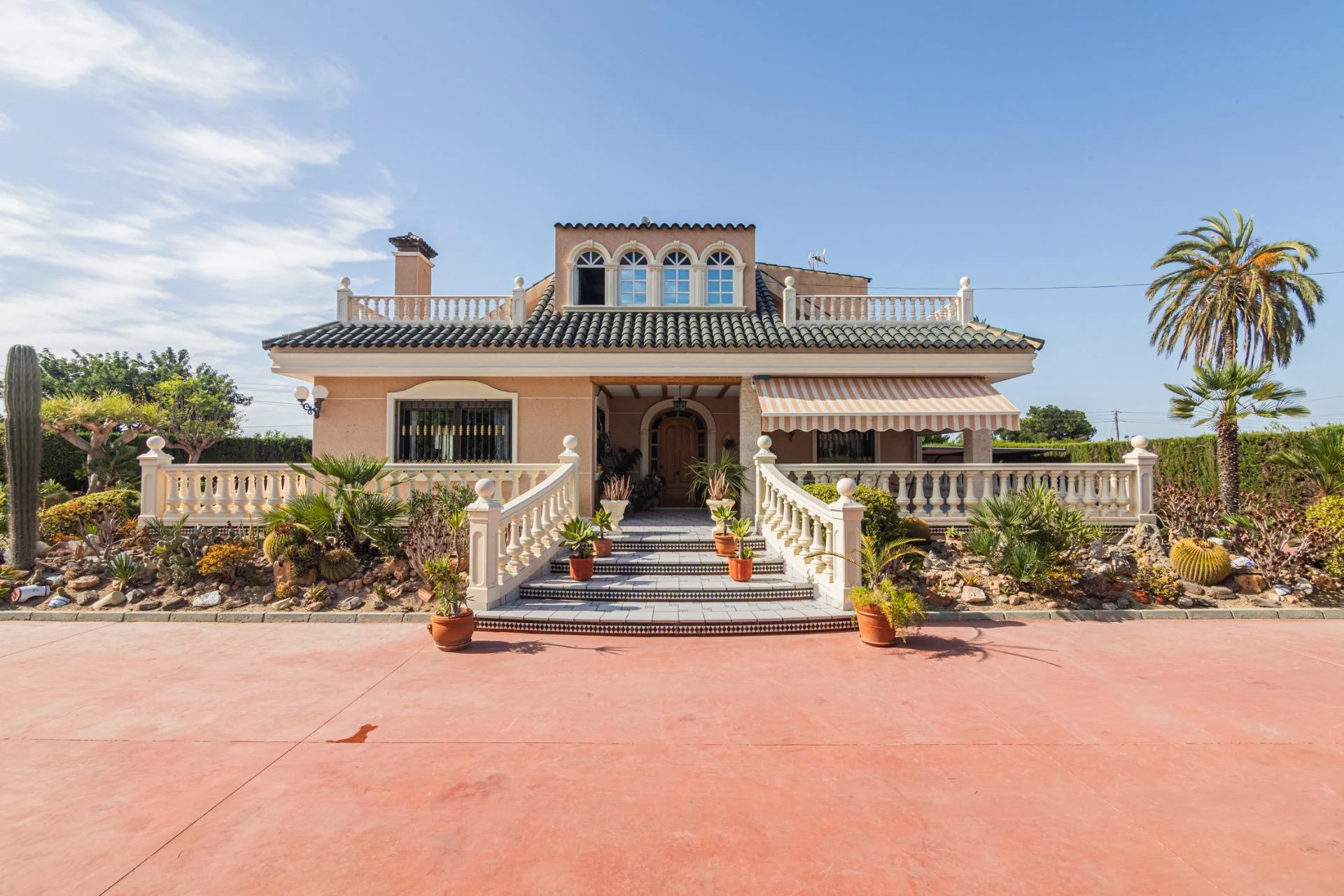 Large Perleta house with 6 bedrooms