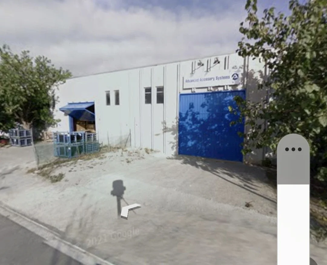 Naves industriales esquineras en Avinyonet