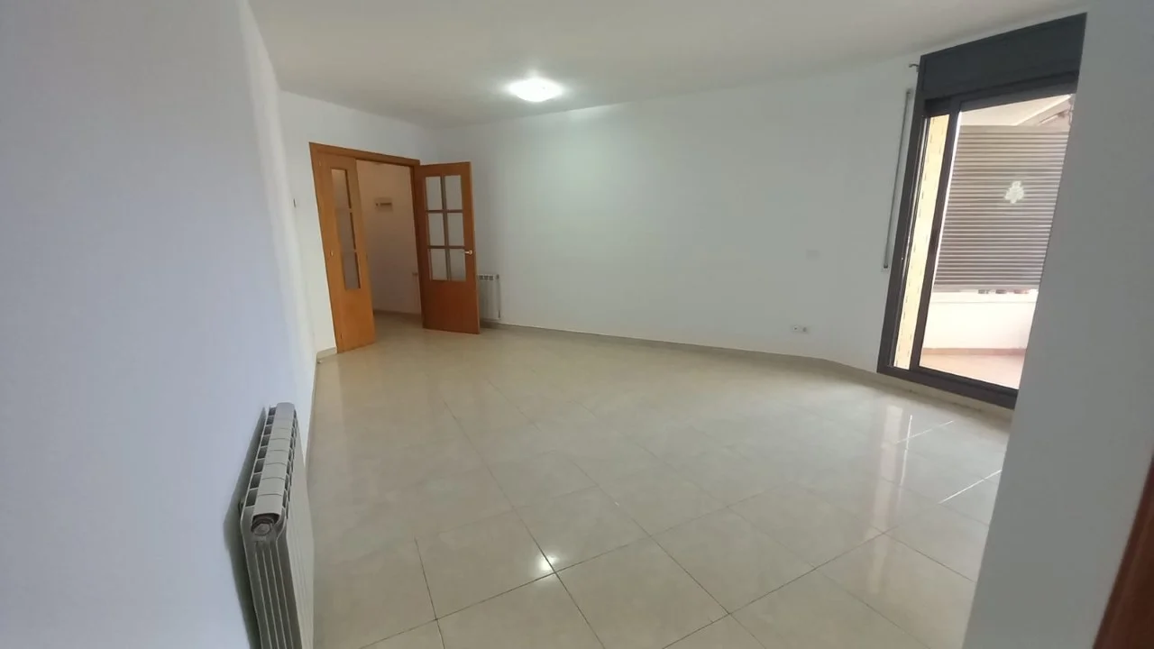 Bright La Girada flat, 3 bedrooms