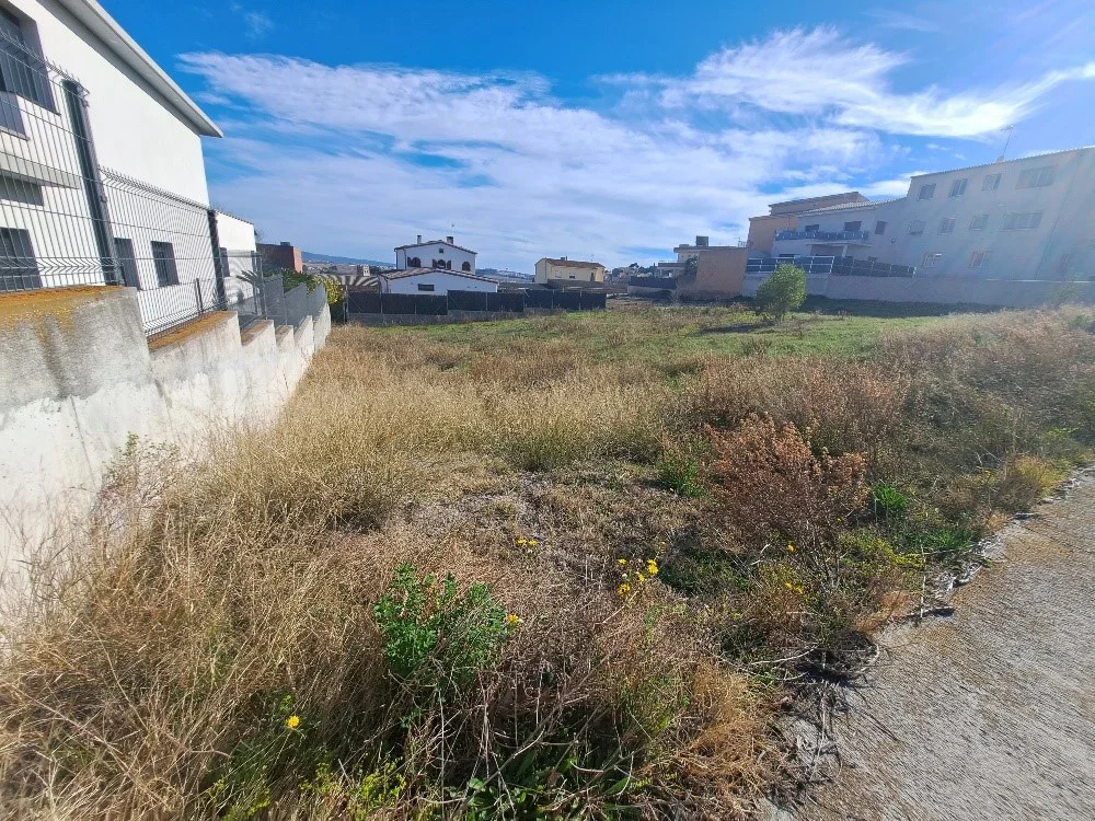 Parcela servida en Vilobí, 606 m², proyecto