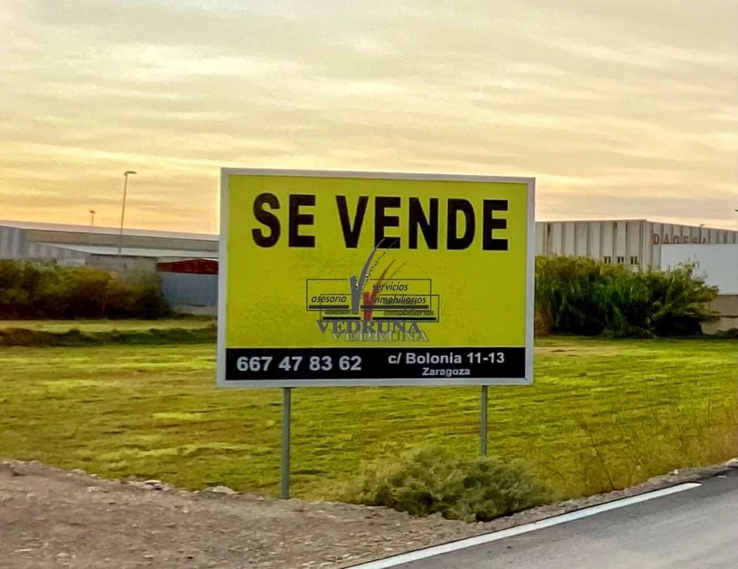Industrial land near Zaragoza outlet