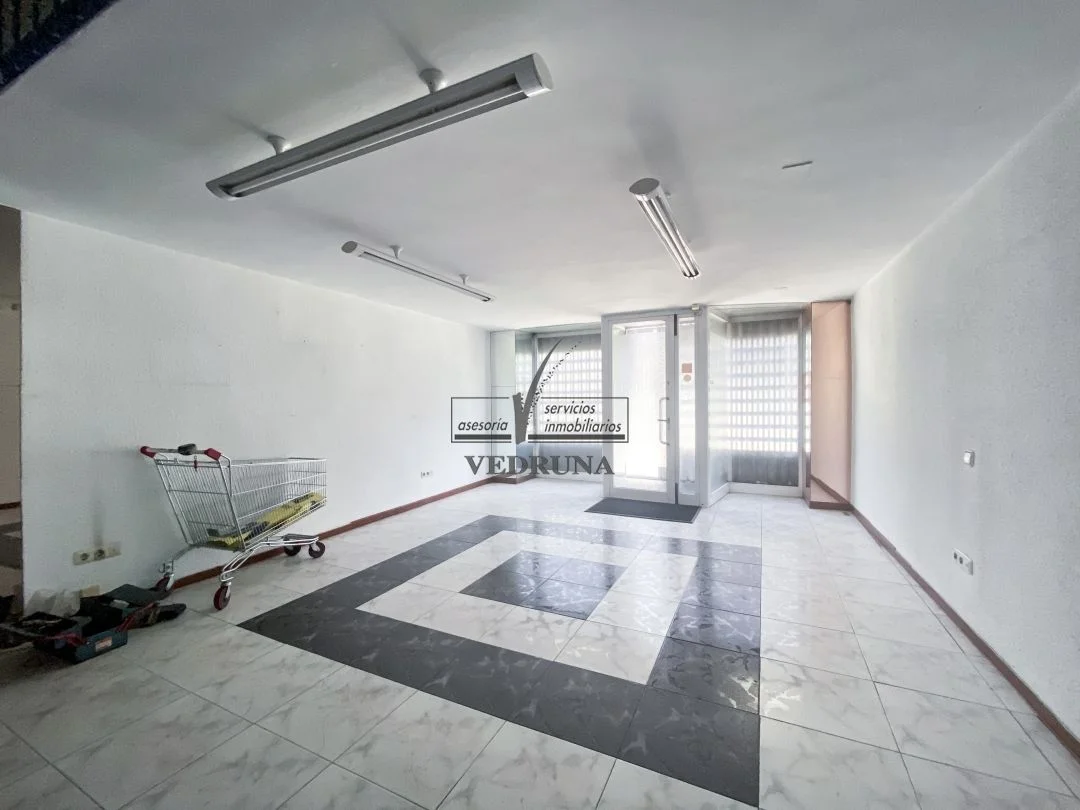 Ground-floor commercial unit, 72 m²