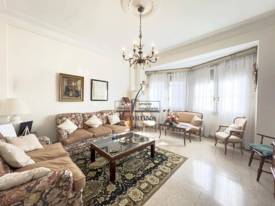 Large central flat with six bedrooms