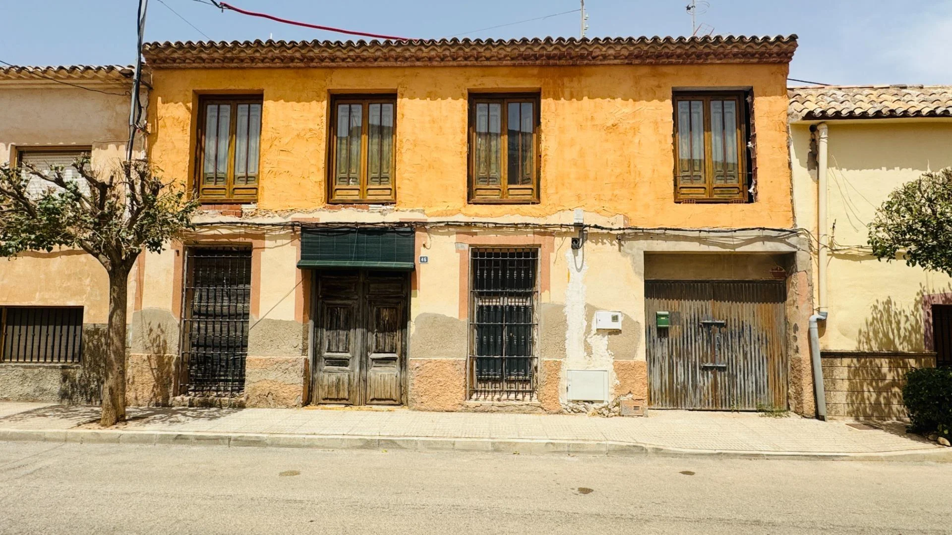 Casa rural histórica con parcela urbana