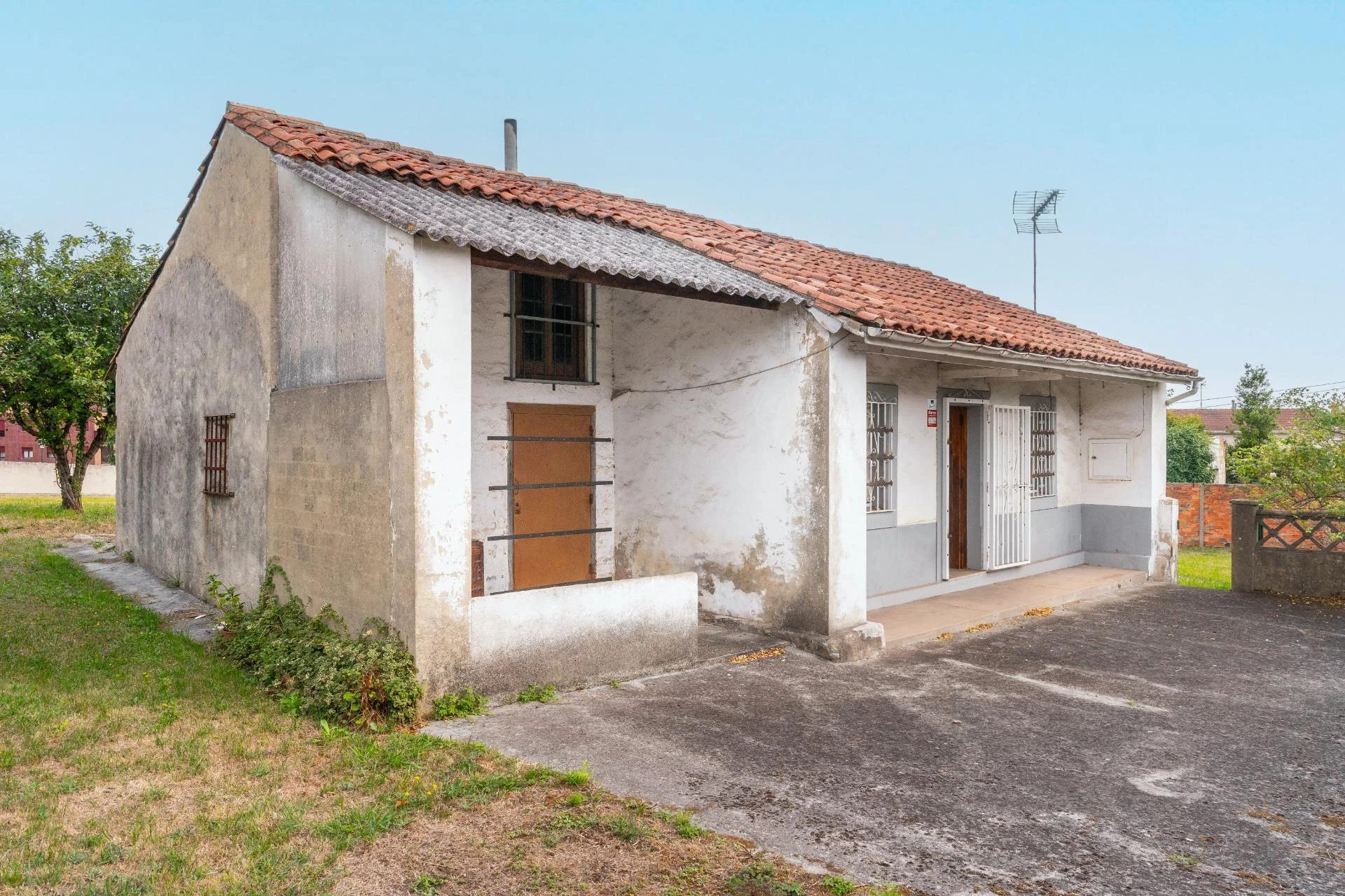 Casa rural en Roces, parcela de 1.997 m²