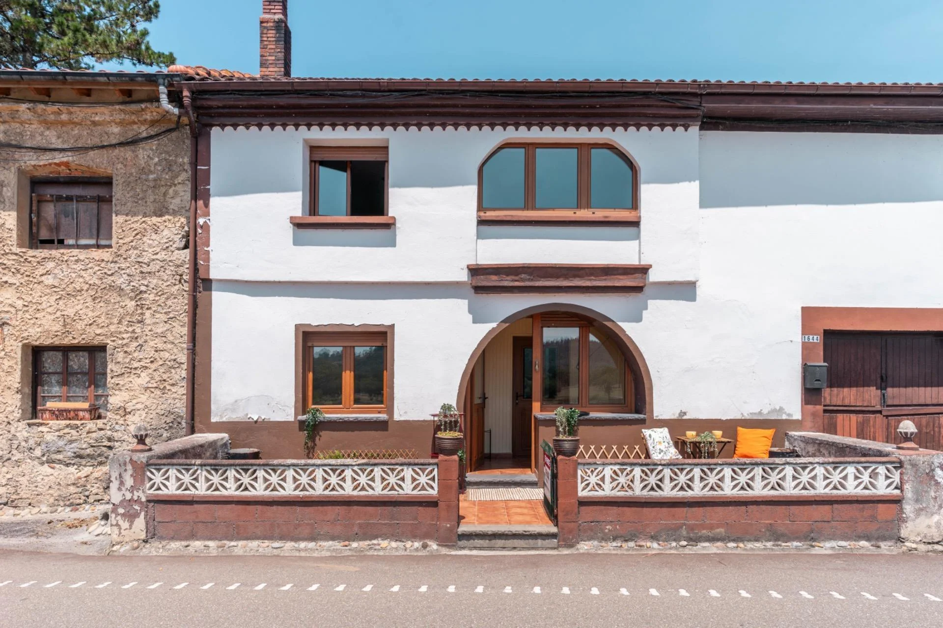 Rural house with expansion potential