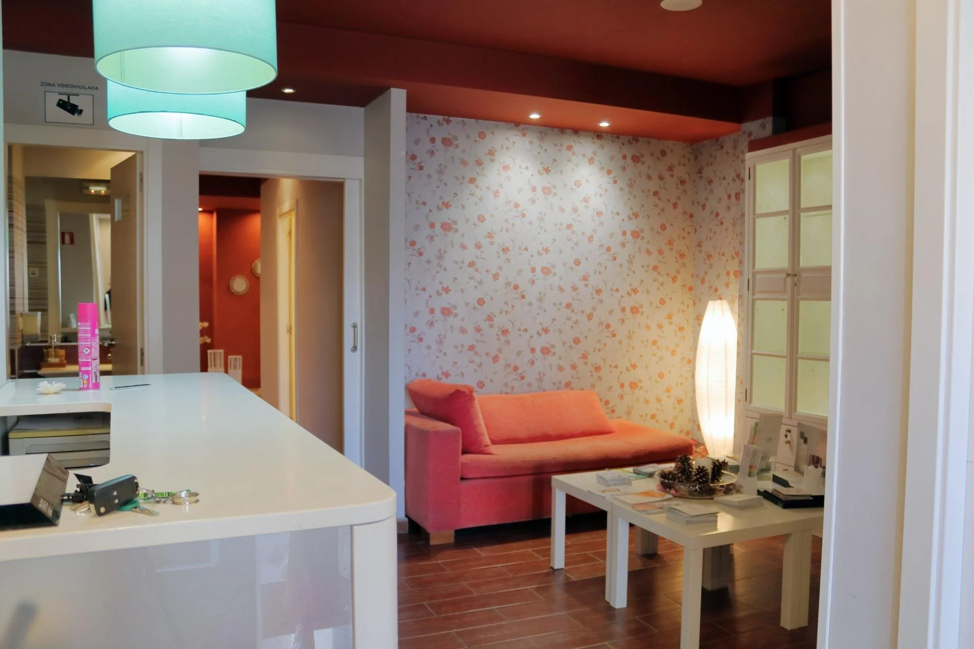 Beauty centre in Íscar, 88 m²
