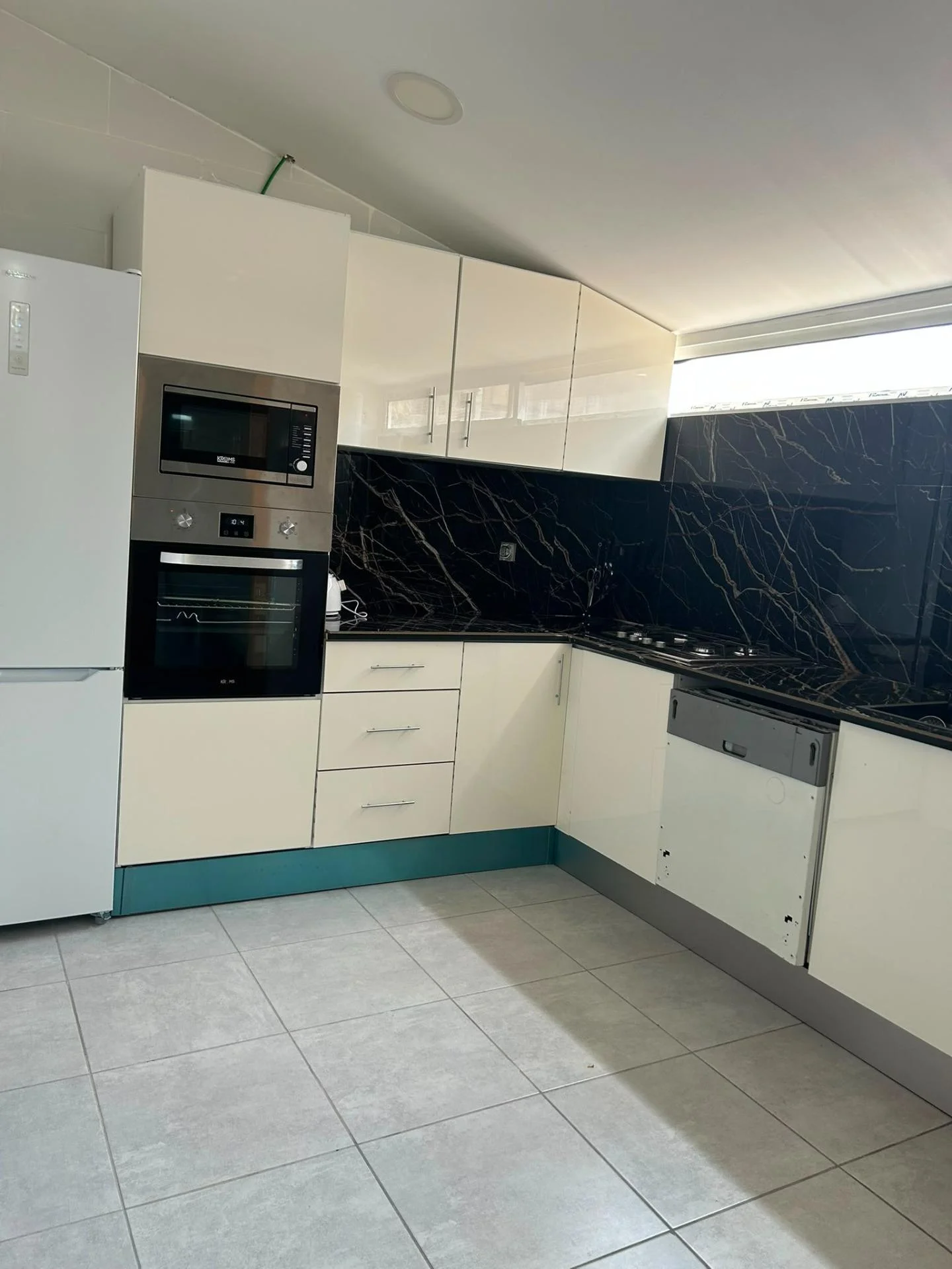 Piso reformado en Alicante, cuatro habitaciones