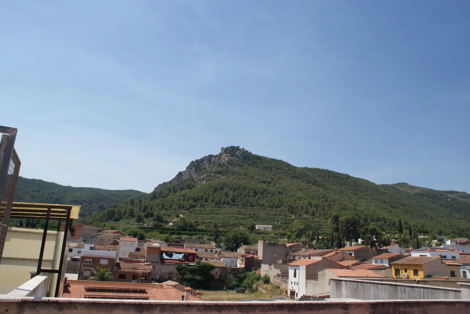 Three-bedroom flat with mountain views