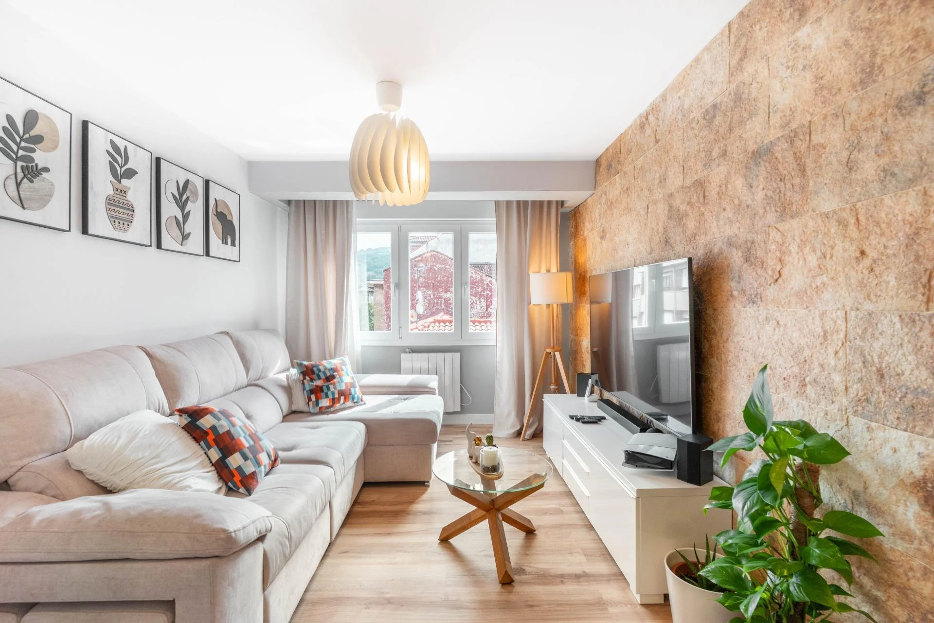 Renovated two-bedroom El Entrego flat