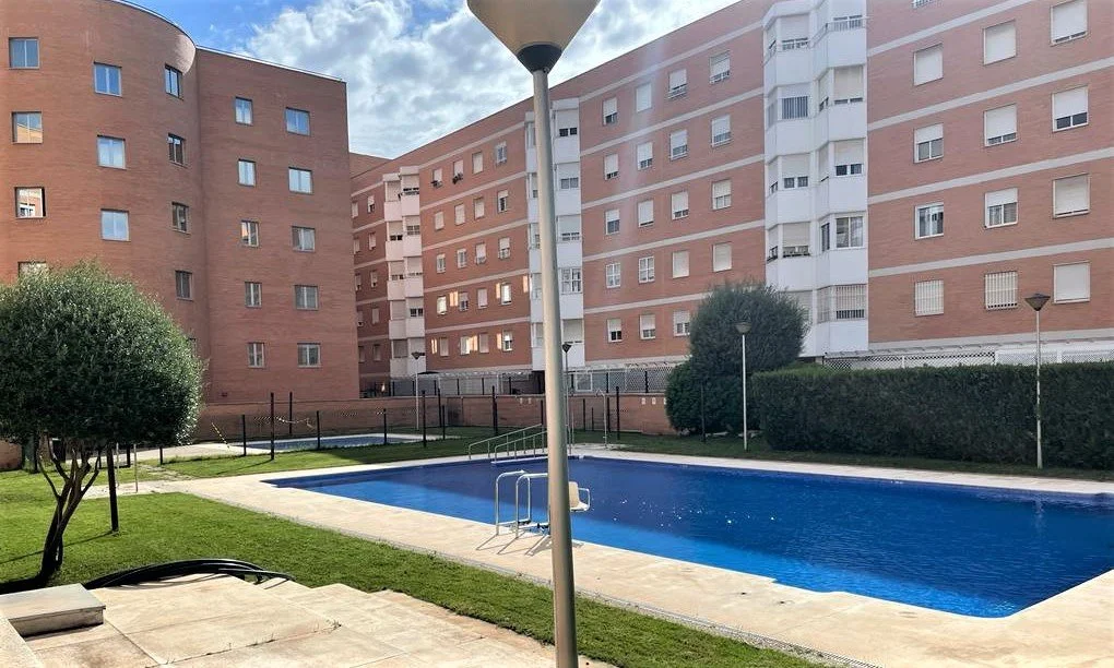 Three-bedroom flat with pool in Alcosa