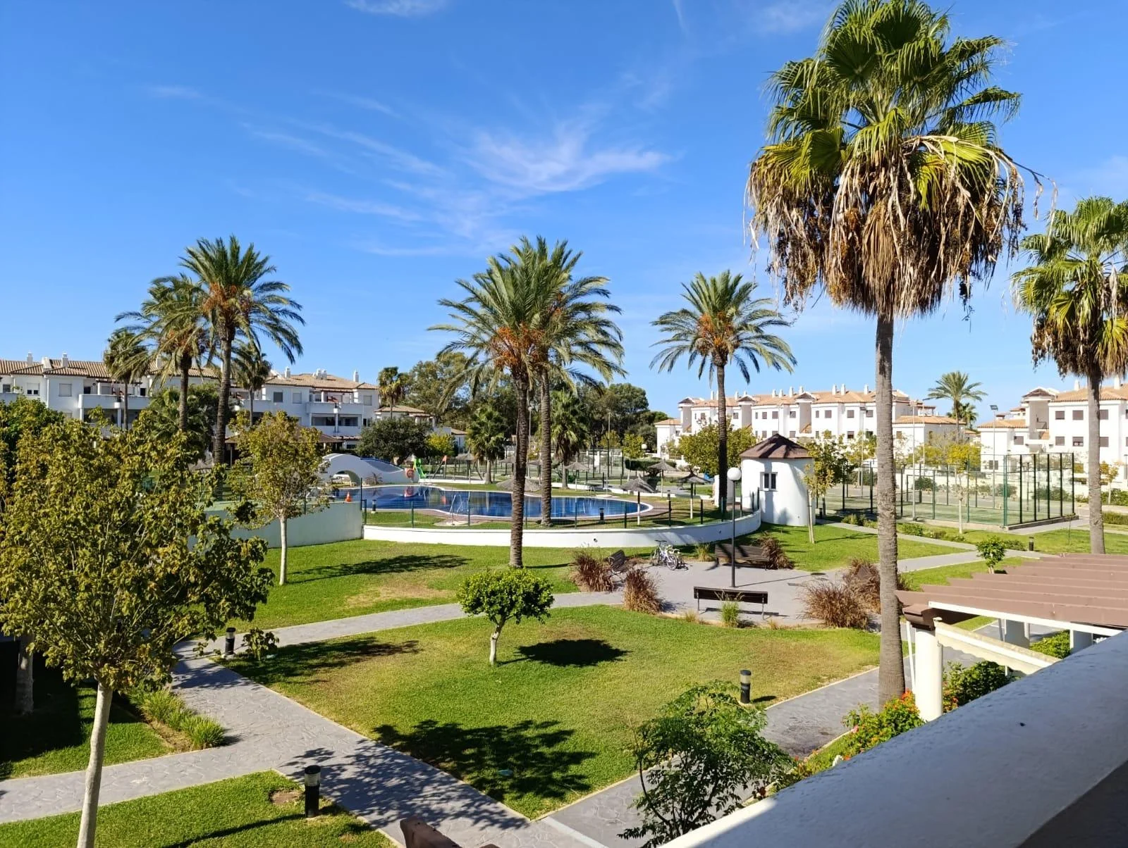 Apartamento costero con zonas comunes