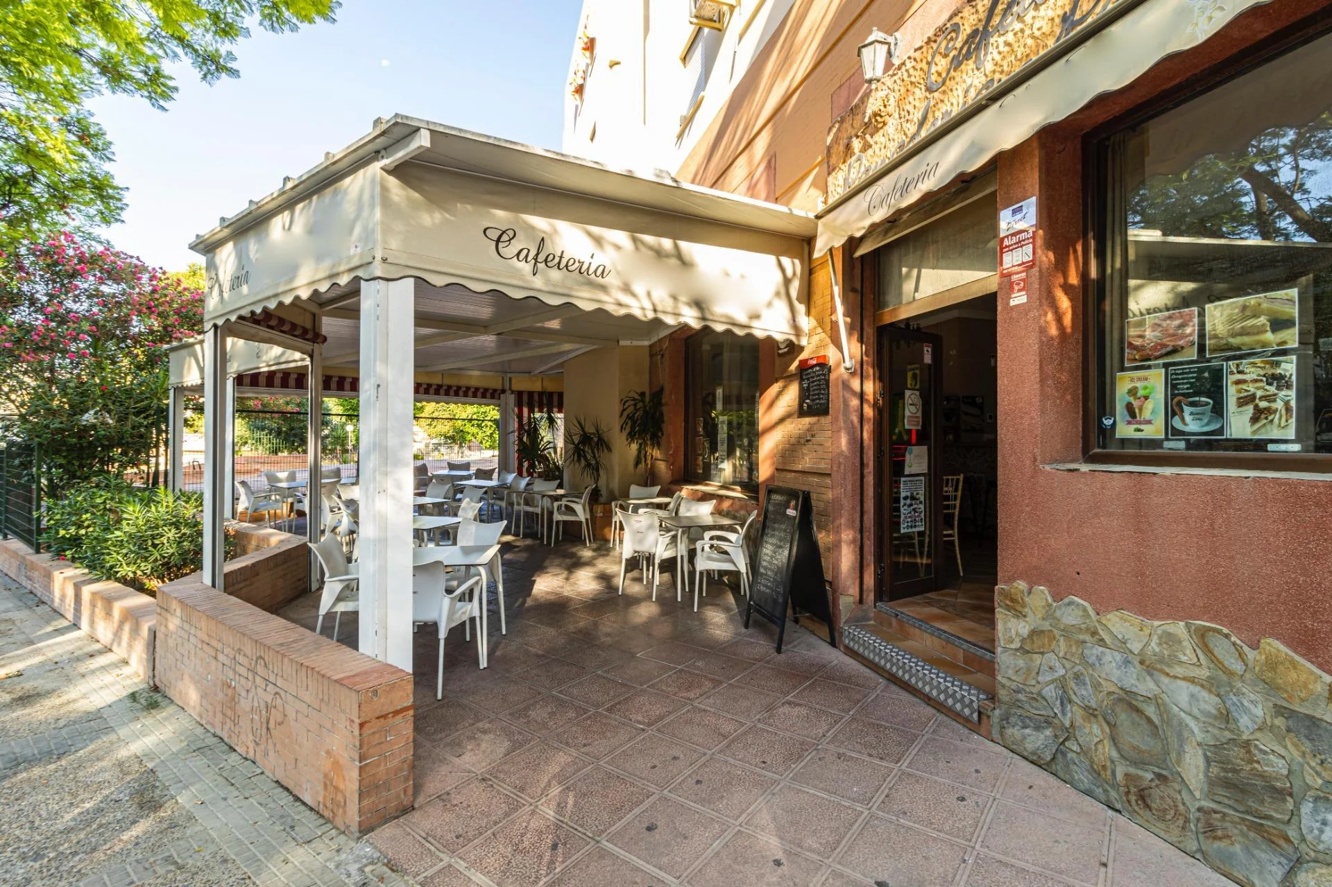 Cafetería en funcionamiento en zona sur