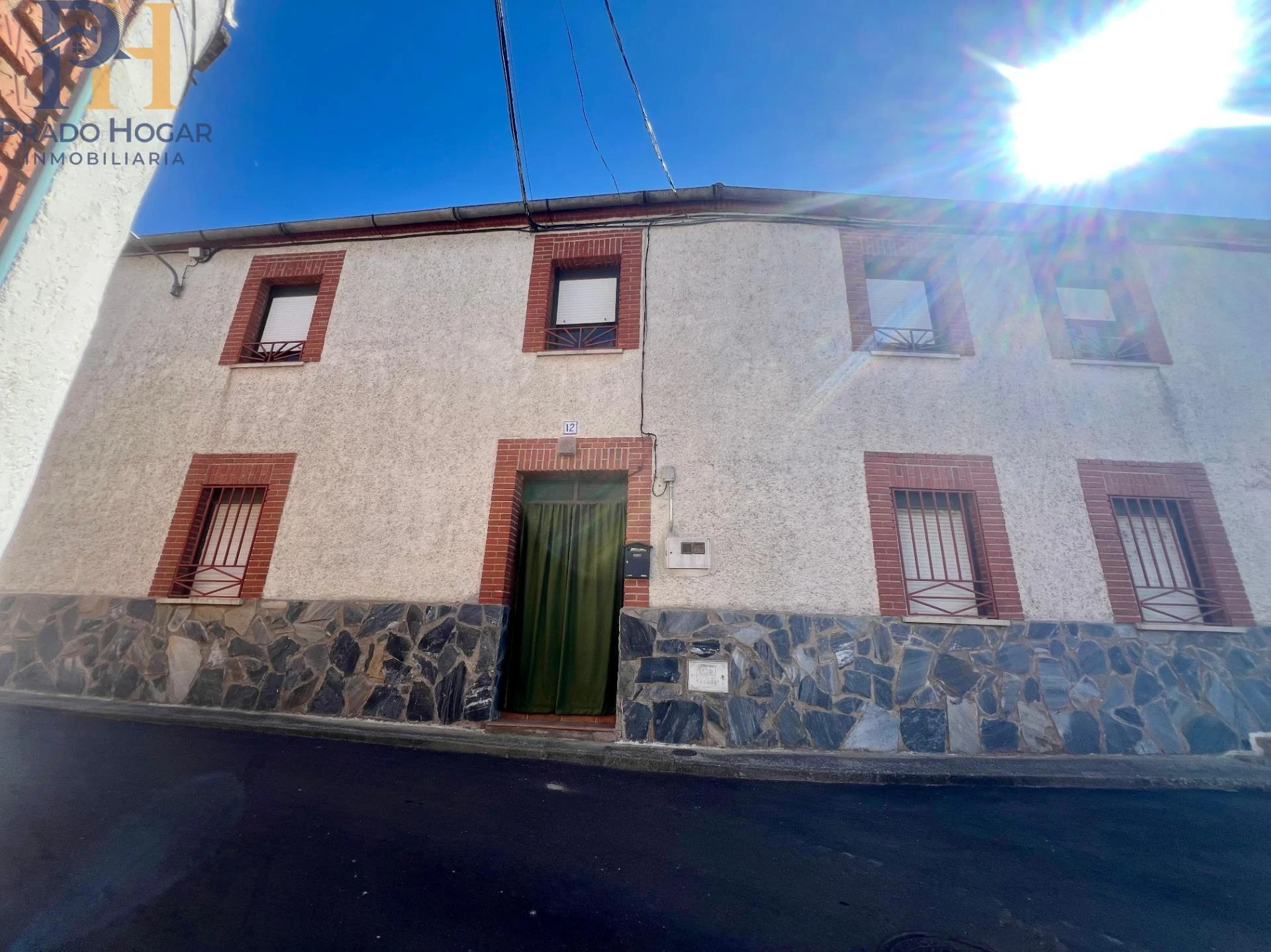 Amplia casa de cinco dormitorios cerca de Talavera