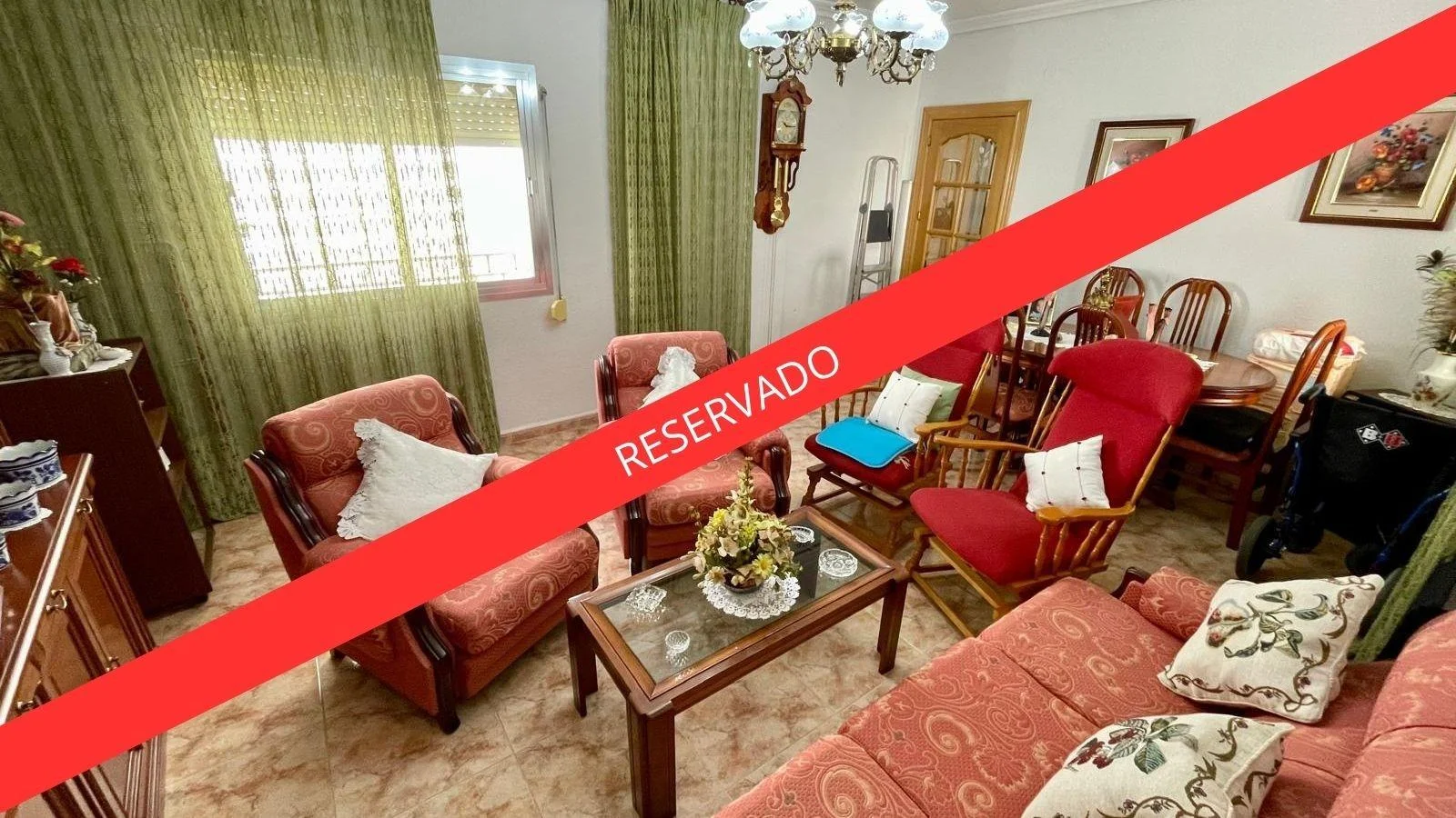 Central three-bedroom flat with elevator