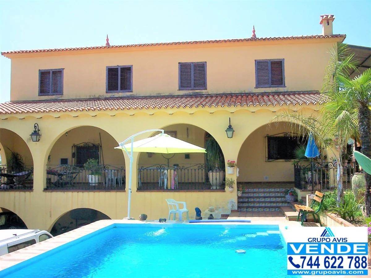 Villa de siete dormitorios con piscina privada