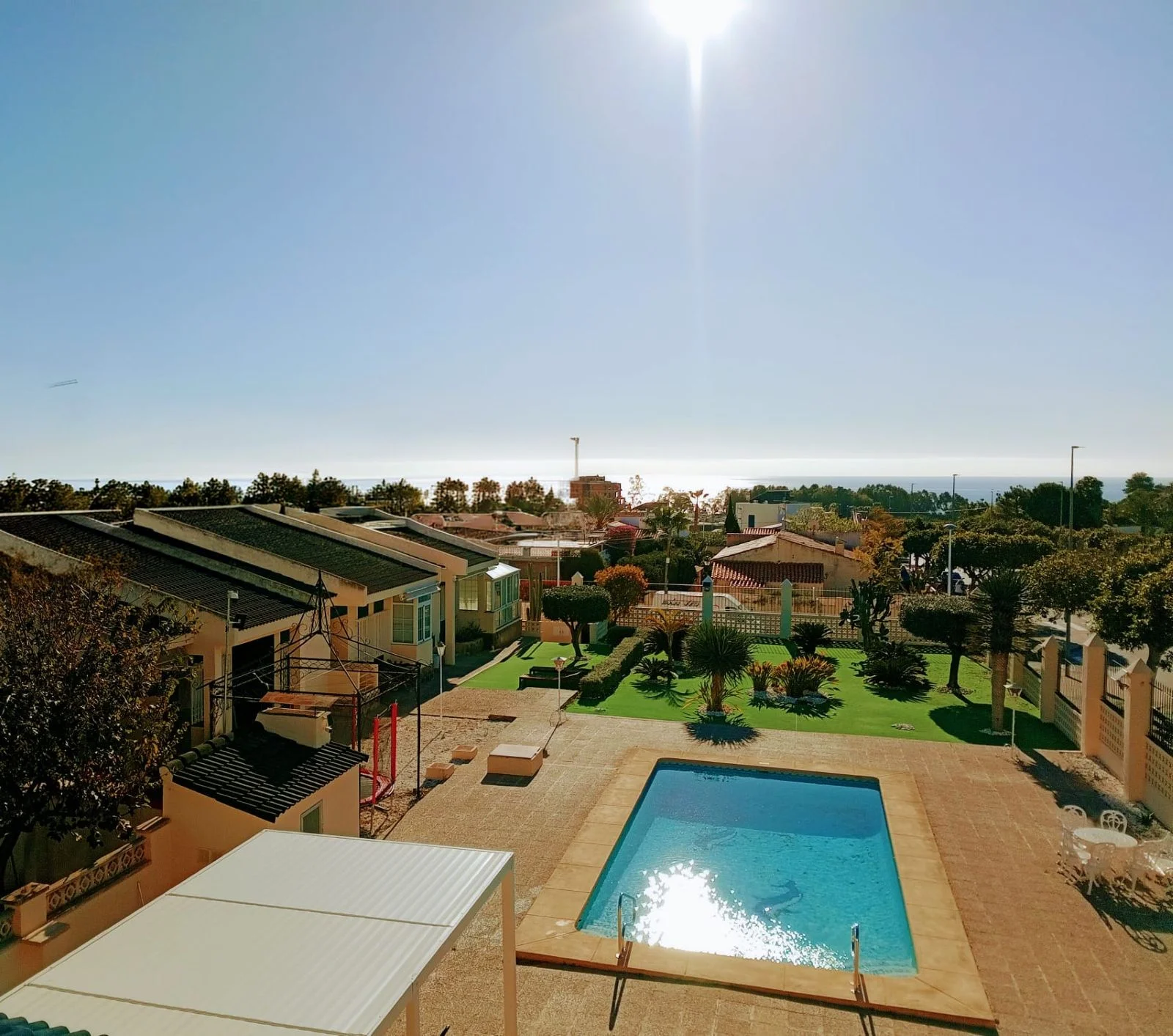 Conjunto residencial costero con 13 habitaciones