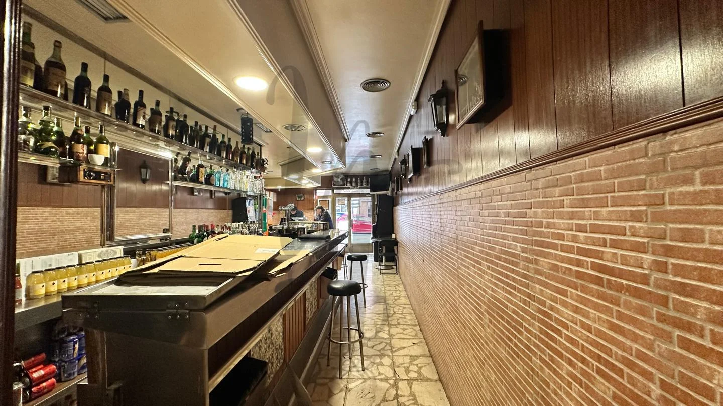 Local con licencia de bar cerca del Retiro