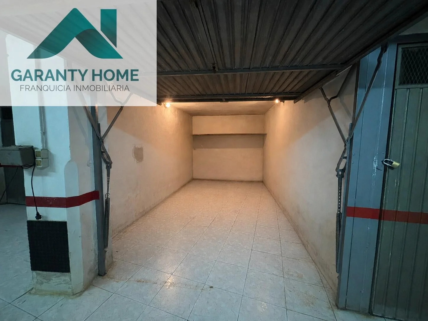 Garage storage unit with mezzanine