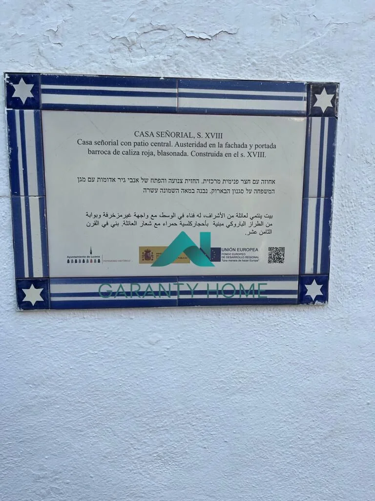 Large three-level house in Centro