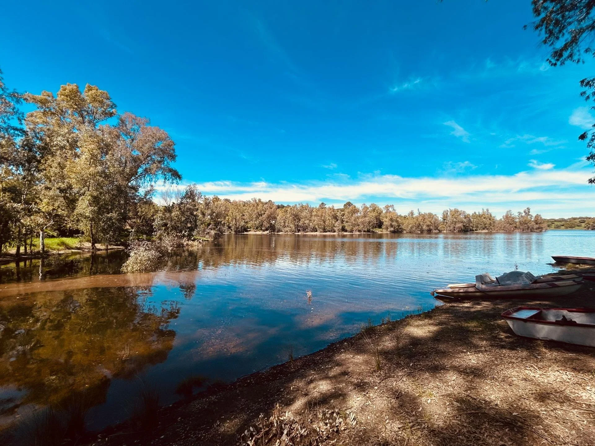 Reformed lake-view flat with terrace