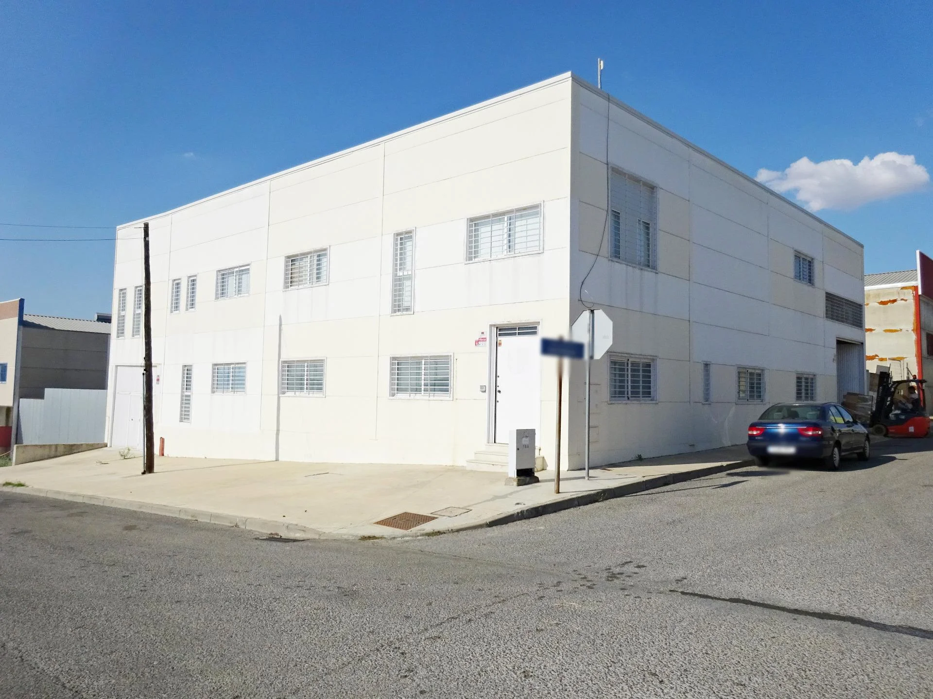 Equipped industrial units with cold storage