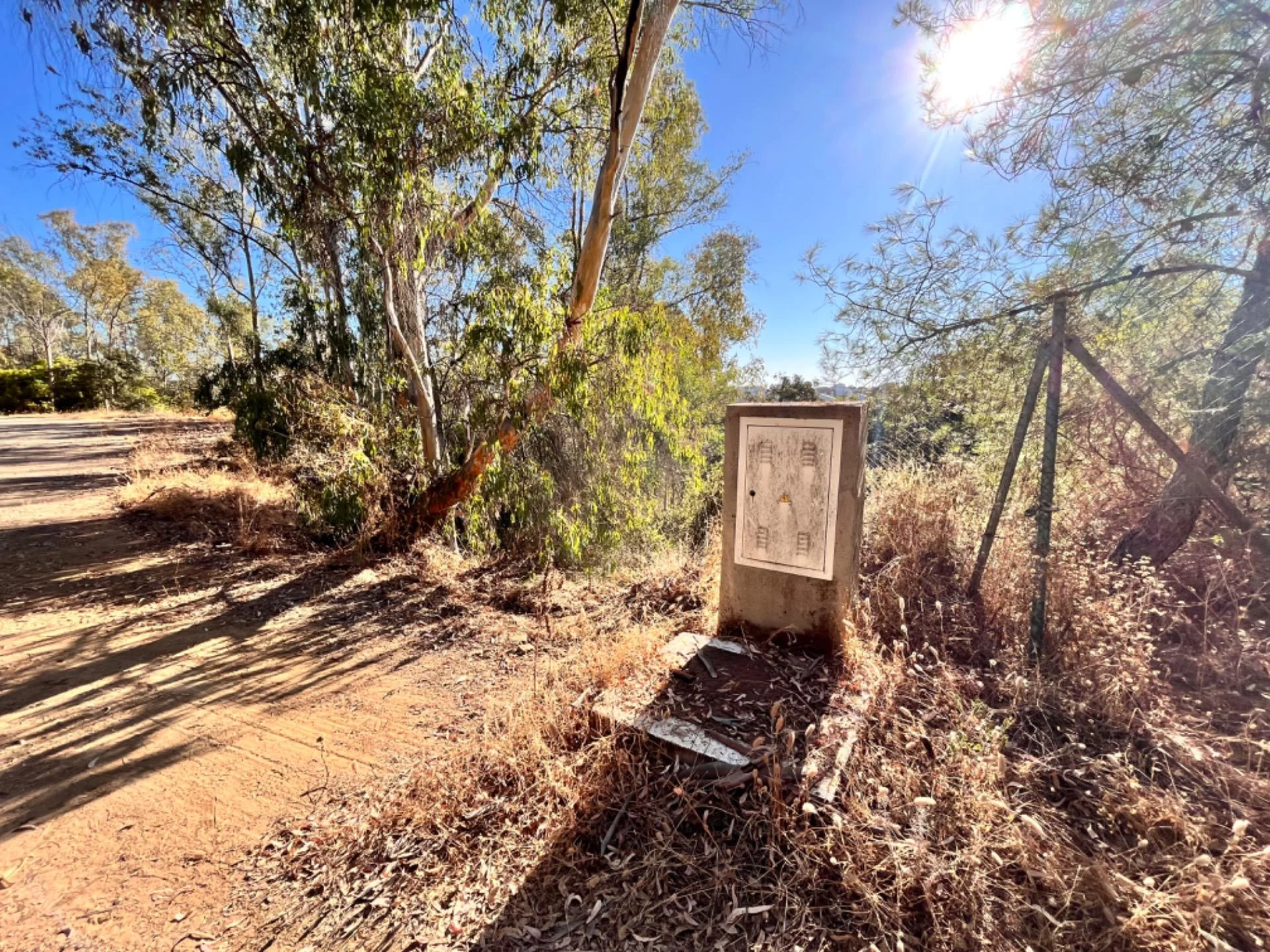 Four plots in Guillena with electricity